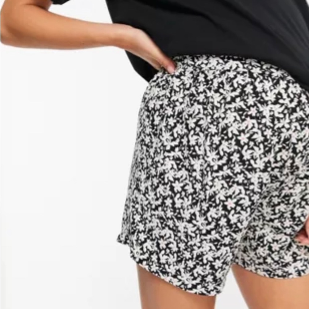 Asos New Look Maternity floral flippy shorts in black pattern